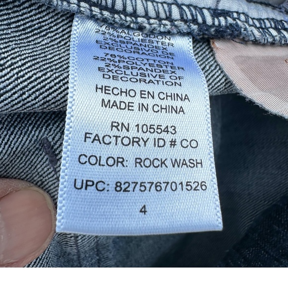 DAISY FUENTES Stretch Denim Capri Jeans Cuffed Mid Rise Rock Wash Blue Women 4 - Picture 9 of 9